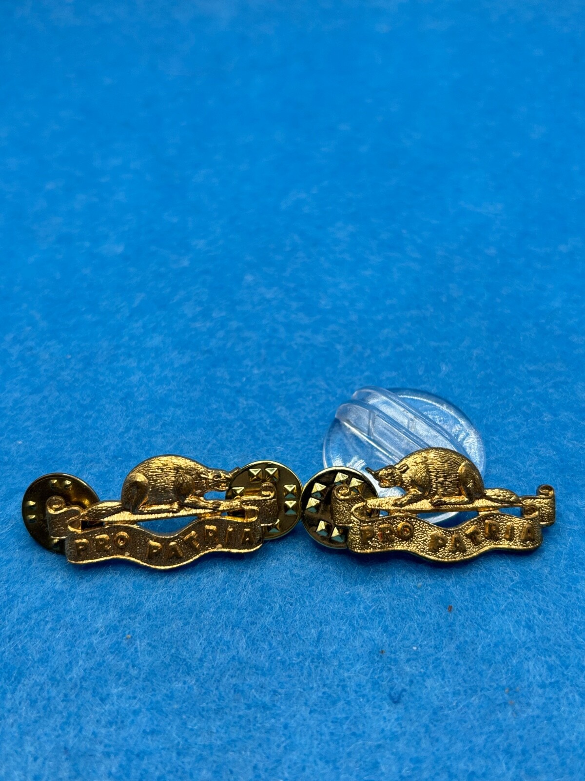 Canadian Army  2011-pre collar badge Royal Canadian Regiment pair pin missing