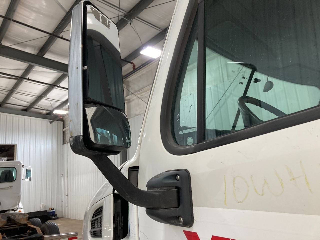 2008-2020 Freightliner CASCADIA POLY/CHROME Left/Driver Door Mirror - Used