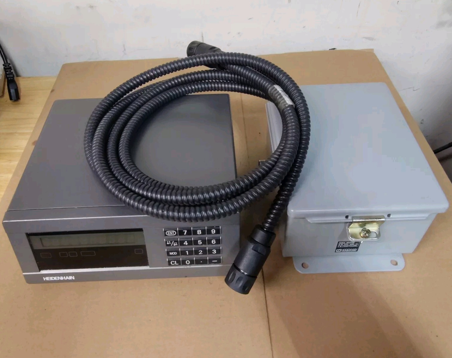 Heidenhain ND 220 ID 284 047 11 Display  & Signal Splitter ID 403 400 11 Units