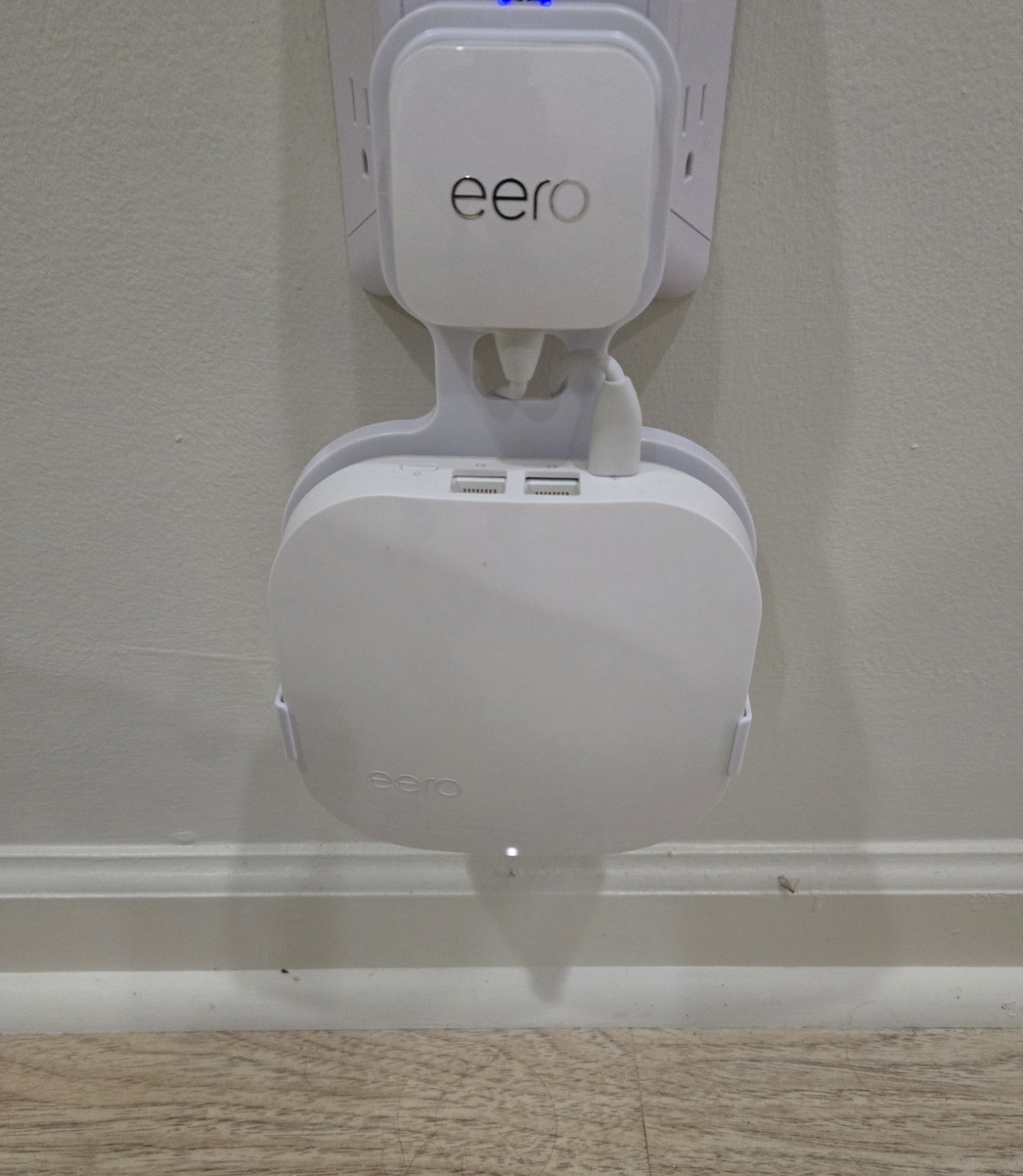 eero Pro 2nd generation Wi-Fi 5 tri-band Mesh System (3-pack) with wall mounts!
