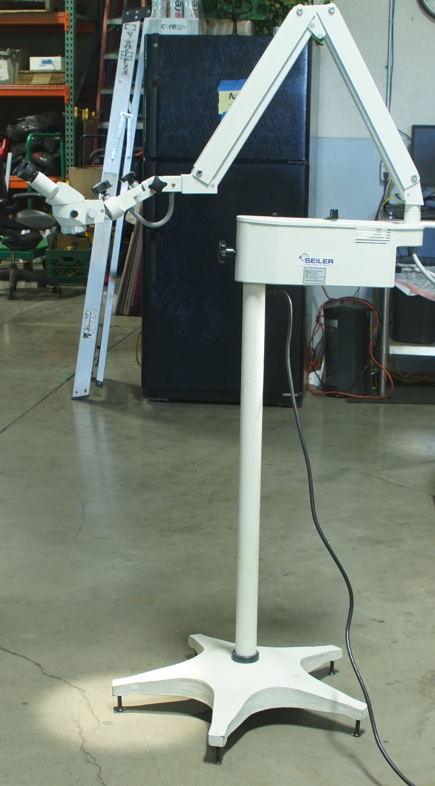Seiler SSI-102 Stationary Surgical Microscope      (FA1)