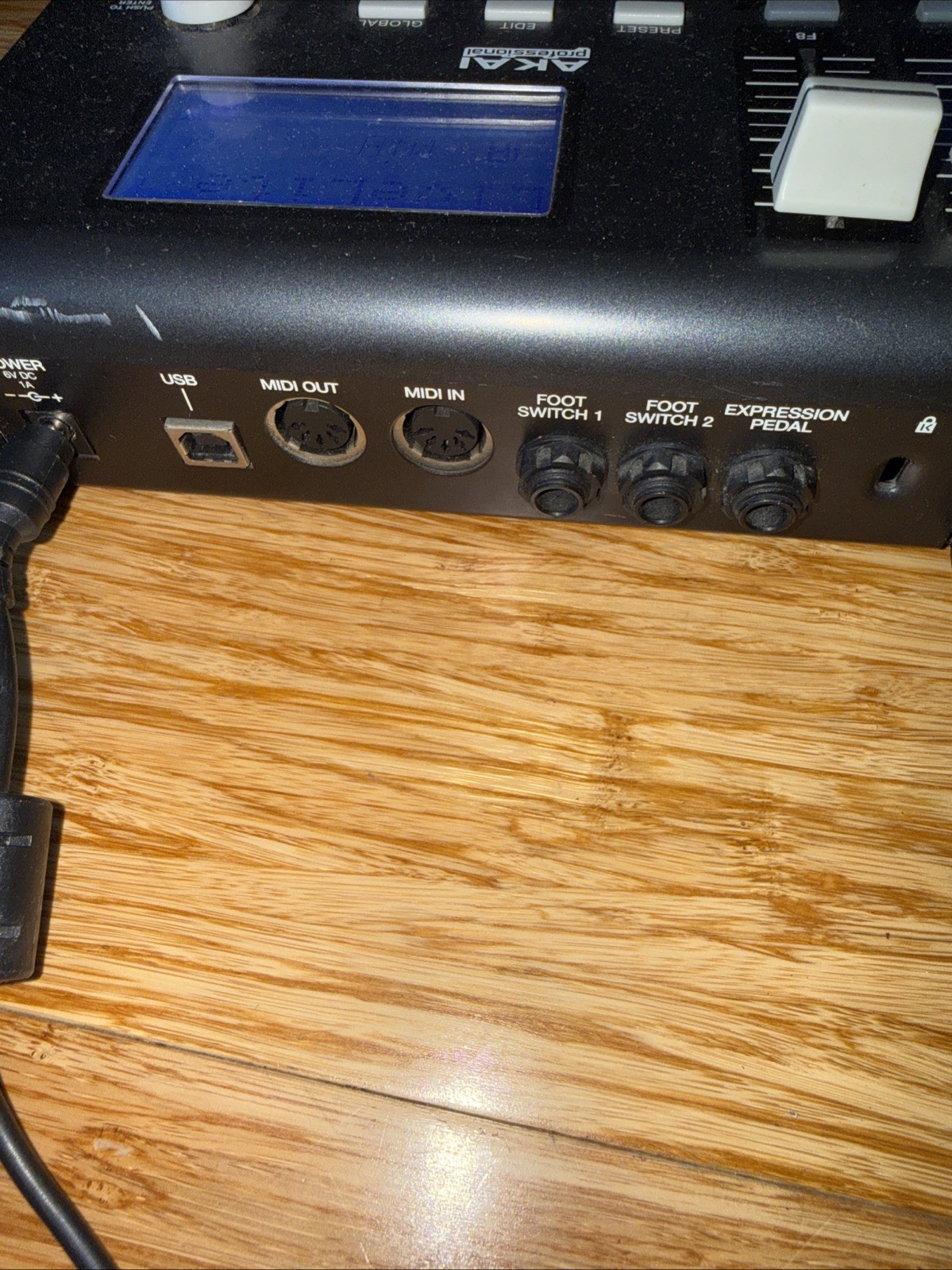 Akai Professional MPD32 USB/MIDI Pad Control Tested And Works Great
