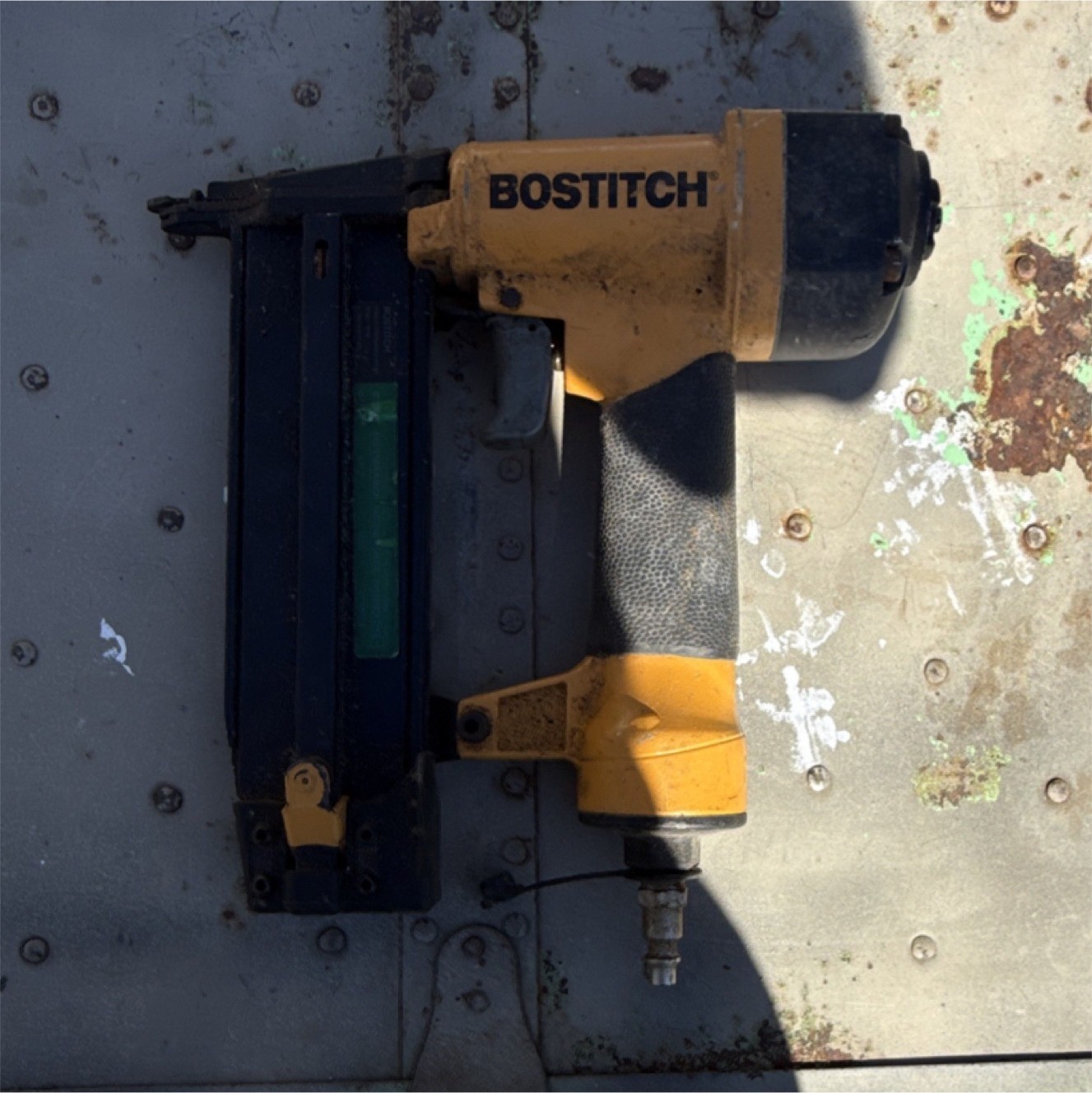 Bostitch Pneumatic Finish Nailer Yellow/Black Finish Nail Type Professional Tool
