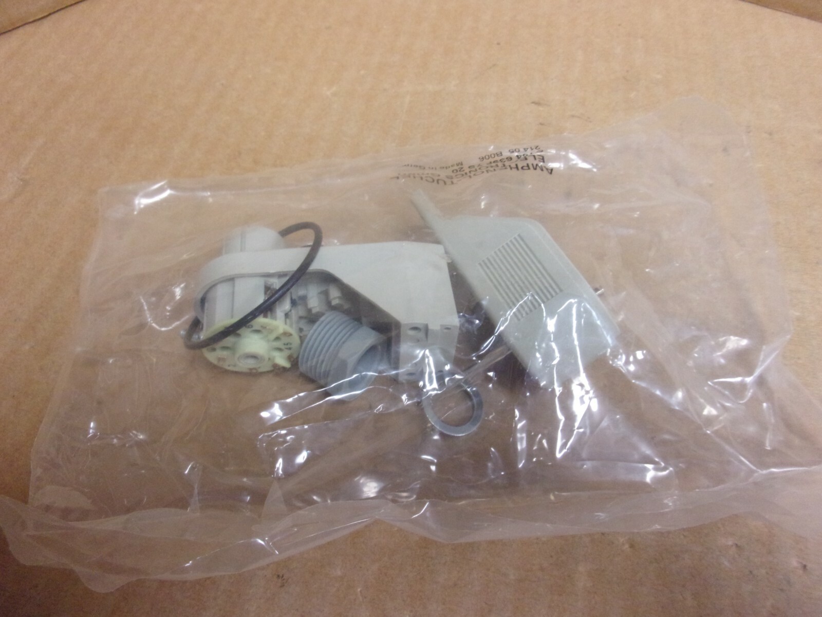 Amphenol - Tuchel Electronics C164 639F 7S20 Socket , New
