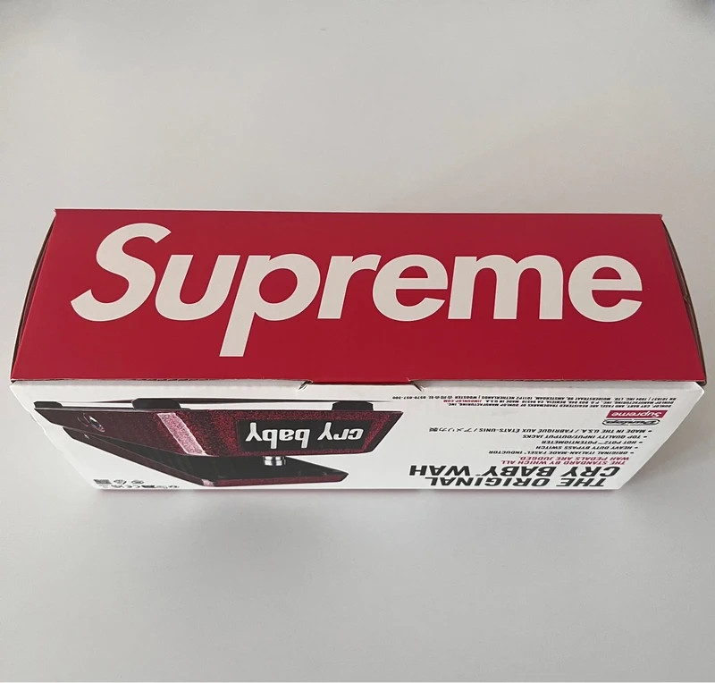 Supreme ® / Cry Baby Pedal