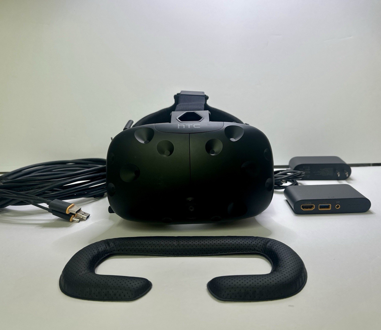 HTC Vive VR Headset W/ Deluxe Audio Strap, Link Box, Cables, New Face Pad