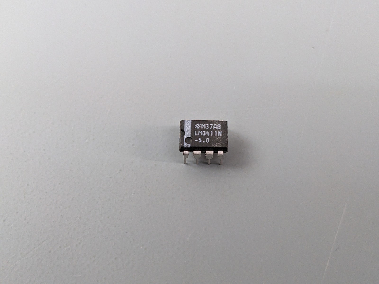 LM3411N-5.0 Precision 5v Regulator, Reference IC
