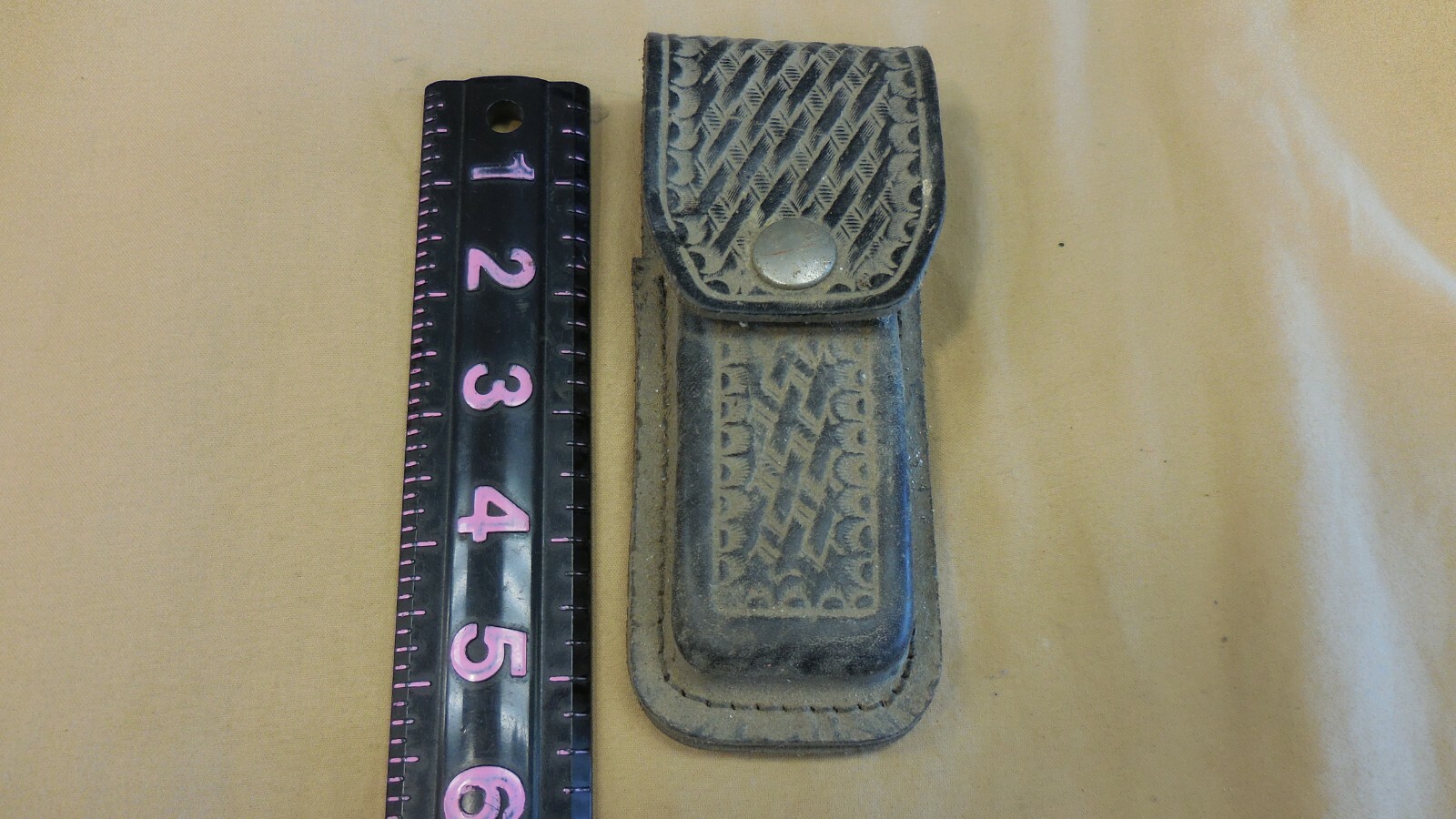 LEATHER KNIFE HOLDER BELT LOOP TOOLED