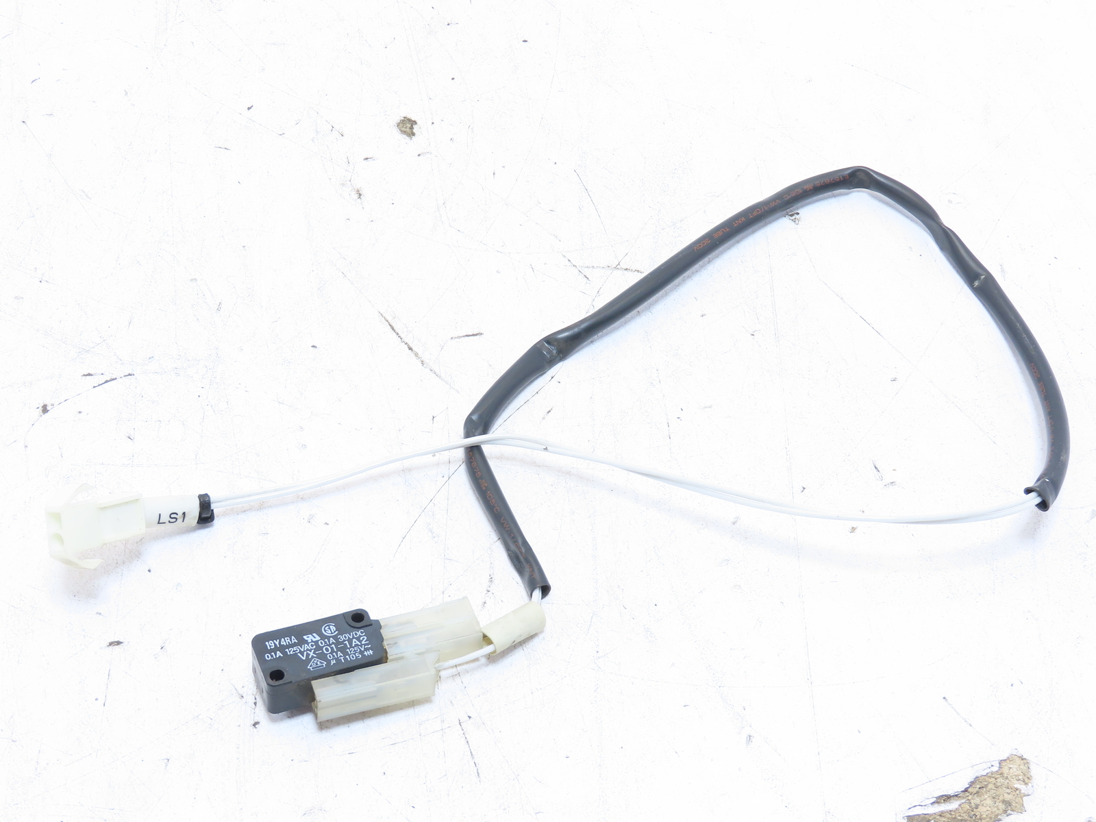 Omron VX-01-1A2 Miniature Basic Micro Switch VX011A2 SPDT-NO/NC Pin Plunger