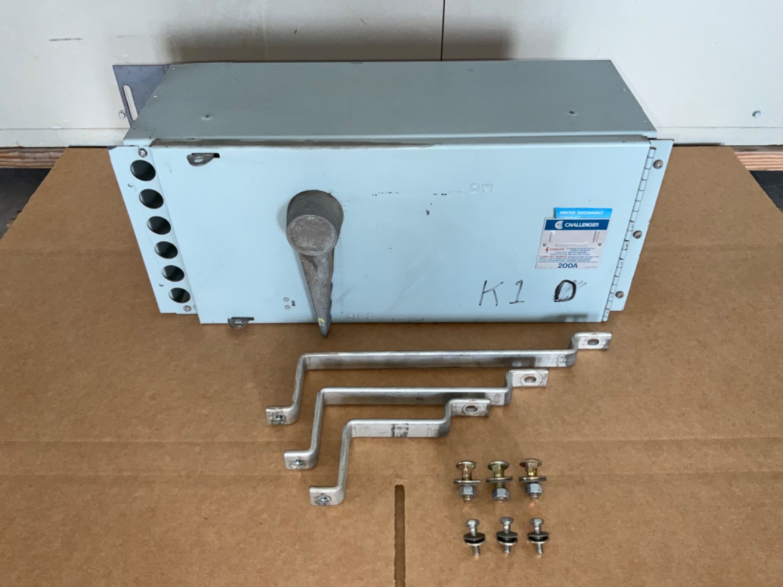 SYLVANIA/CHALLENGER QSF2033R 3P 240V 200A FUSIBLE  PANELBOARD SWITCH W/ HARDWARE
