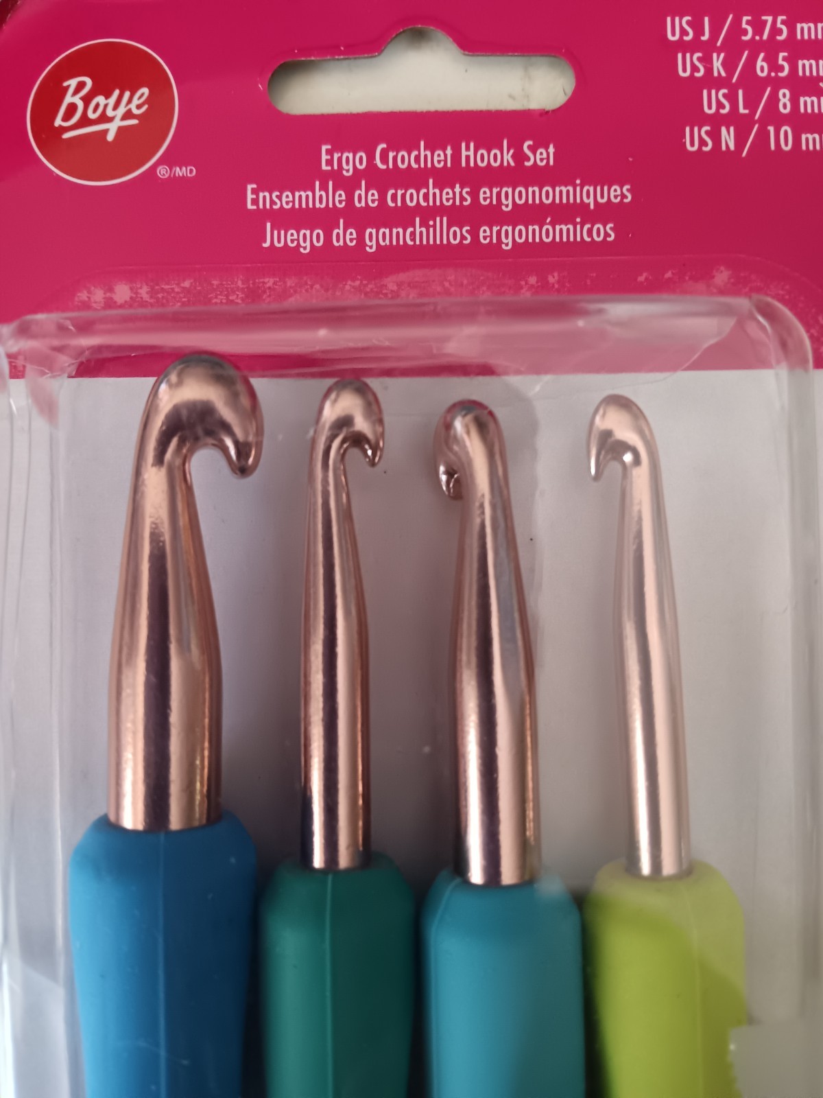 4 Ergonomic Crochet Hooks  – Aluminum Crochet Hook Set with Soft Handle, 5.75-10