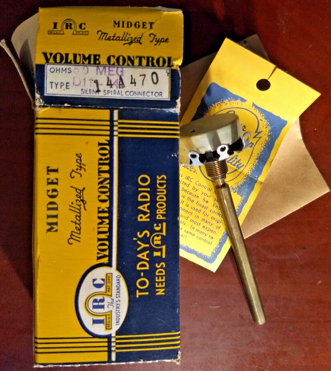IRC Midget Volume Control D11-141 With Long Stem Turn Switch 5 Megaohm NOS New