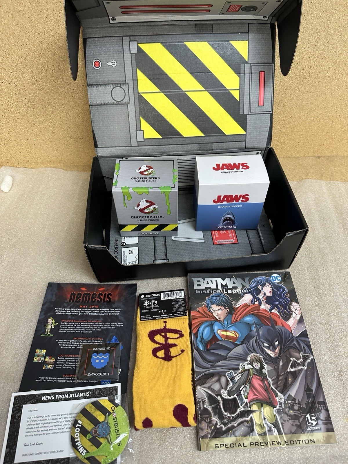 NEW LOOT CRATE BOX Kit JAWS, BATMAN, BUFFY, GHOSTBUSTERS + (READ)