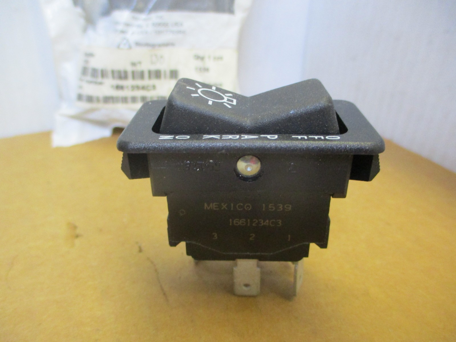 International 1661234C3 Headlight Switch OEM NEW