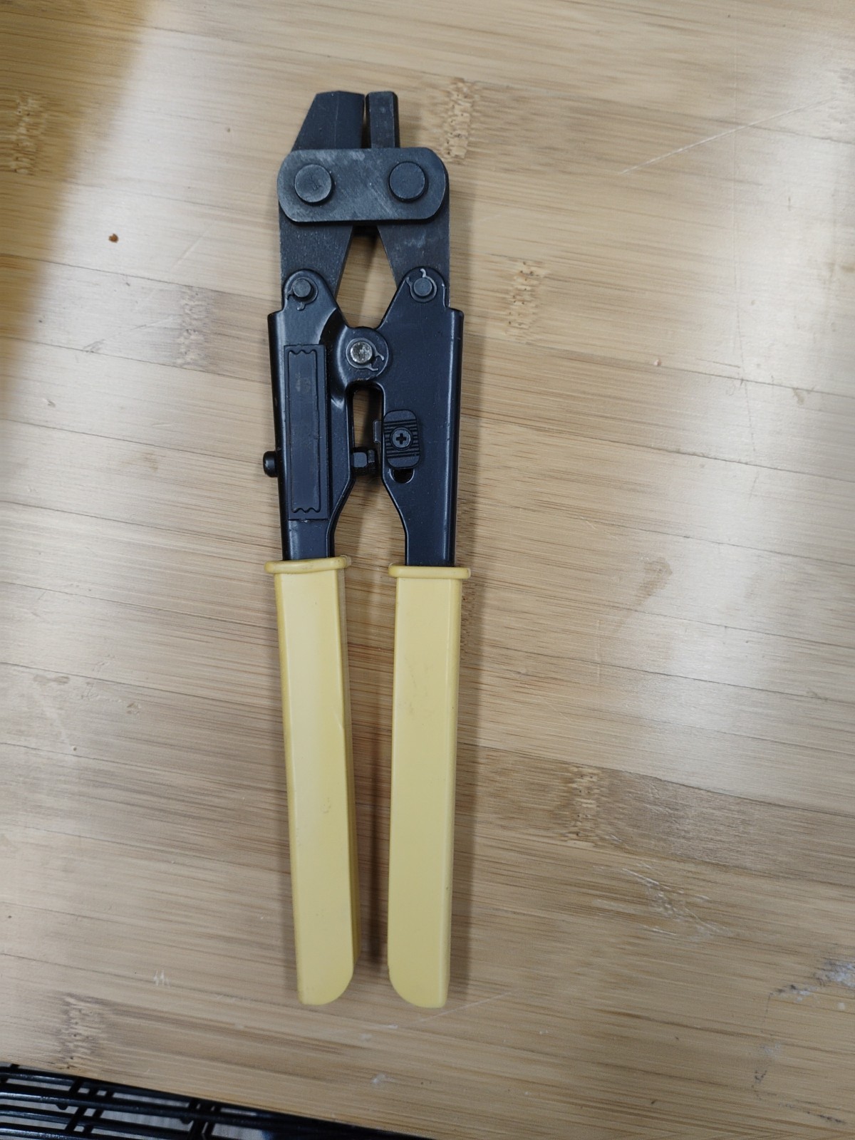 Apollo 1/2 in. and 3/4 in. PEX-B Crimp Tool
