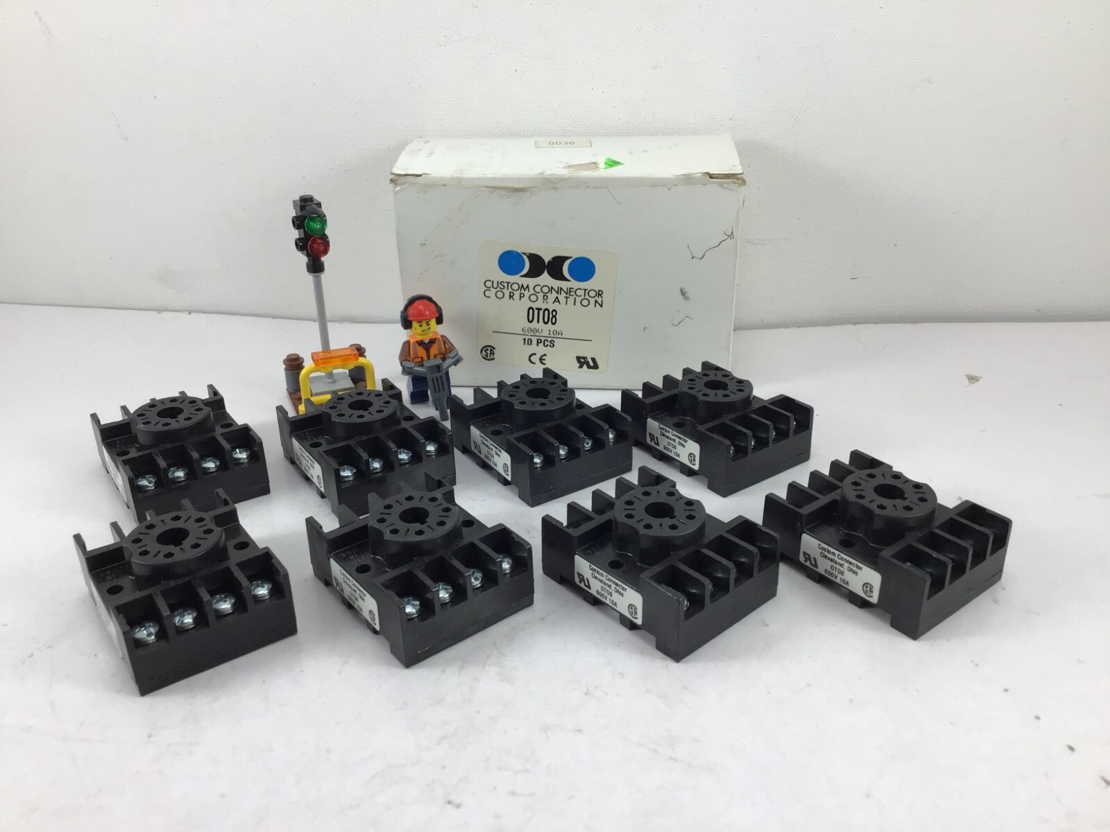 0T08 - CUSTOM CONNECTOR CORP. - RELAY BASE - 8 PIECE LOT!! - **NEW OLD STOCK!!**