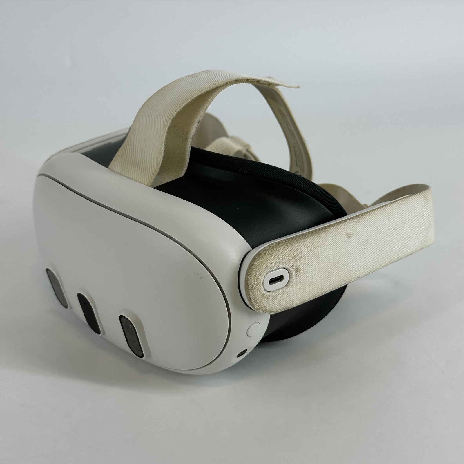 Meta Quest 3 VR Headset 128GB w/ Charger/Regular Strap - Good