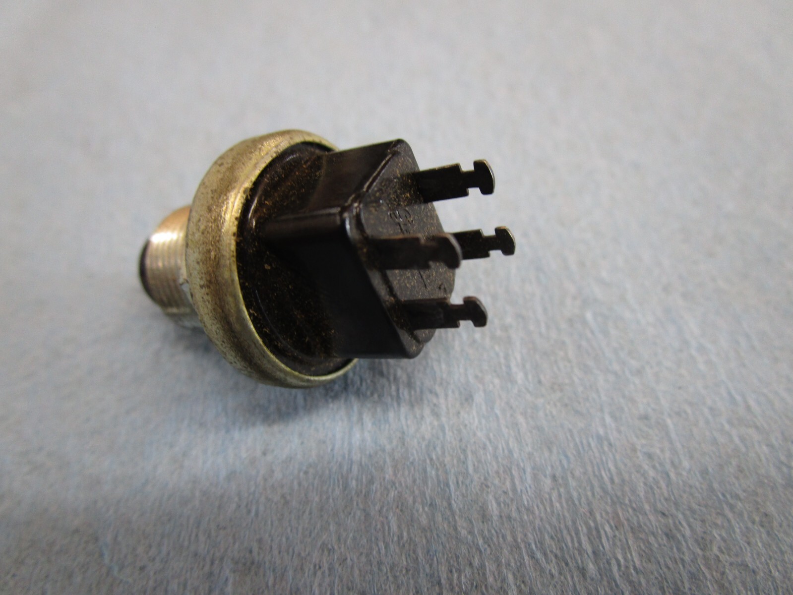 New old stock vintage mini Grayhill pushbutton microswitch 4 spade terminals
