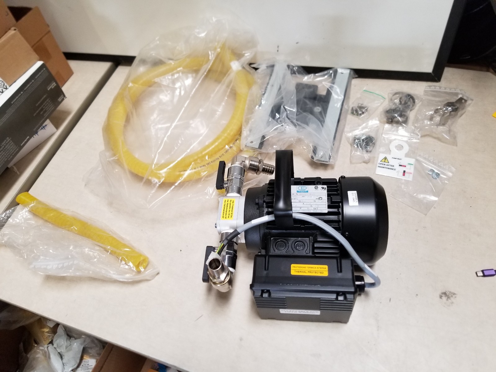 CEG Motor, MM71B4-0MLTG / 0.37kW / Hp 0.5 / 50~60Hz / 230v / CEG NEW