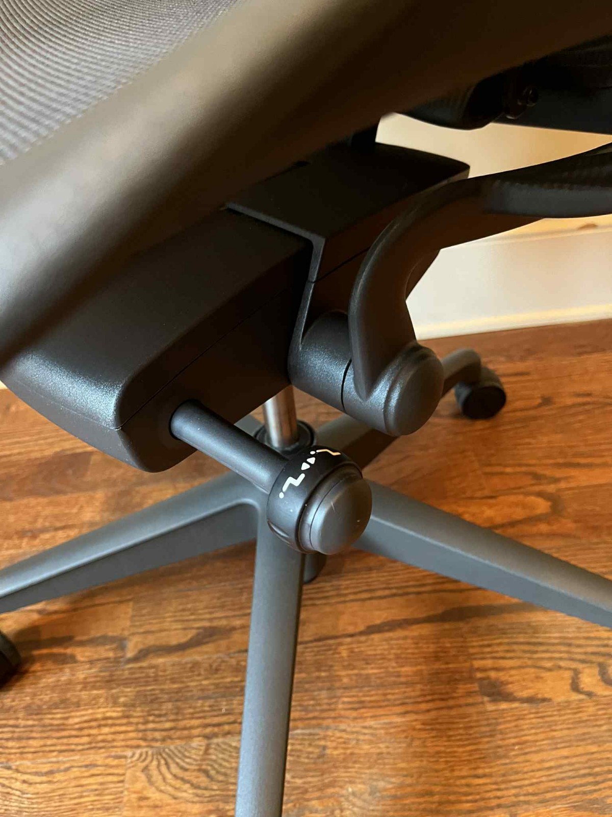 Herman Miller Aeron Office Chair - Remastered Version Size C with Headrest