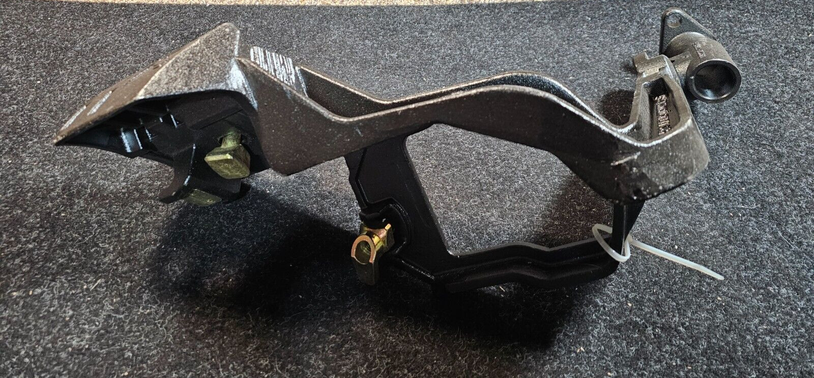 STRATO TSC20-20CMB- TRAINLINE SUPPORT CASTING WITH FLANGE