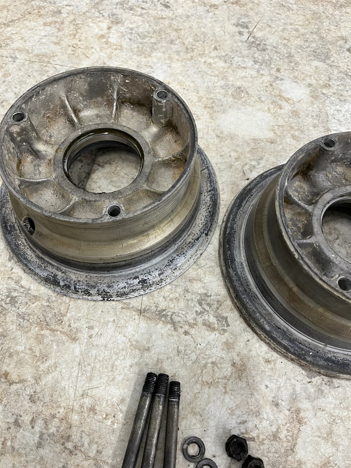 Grumman Yankee AA-1 Cleveland 40-86A 600 6.00 x 6 Main wheel rim hub 162-02700