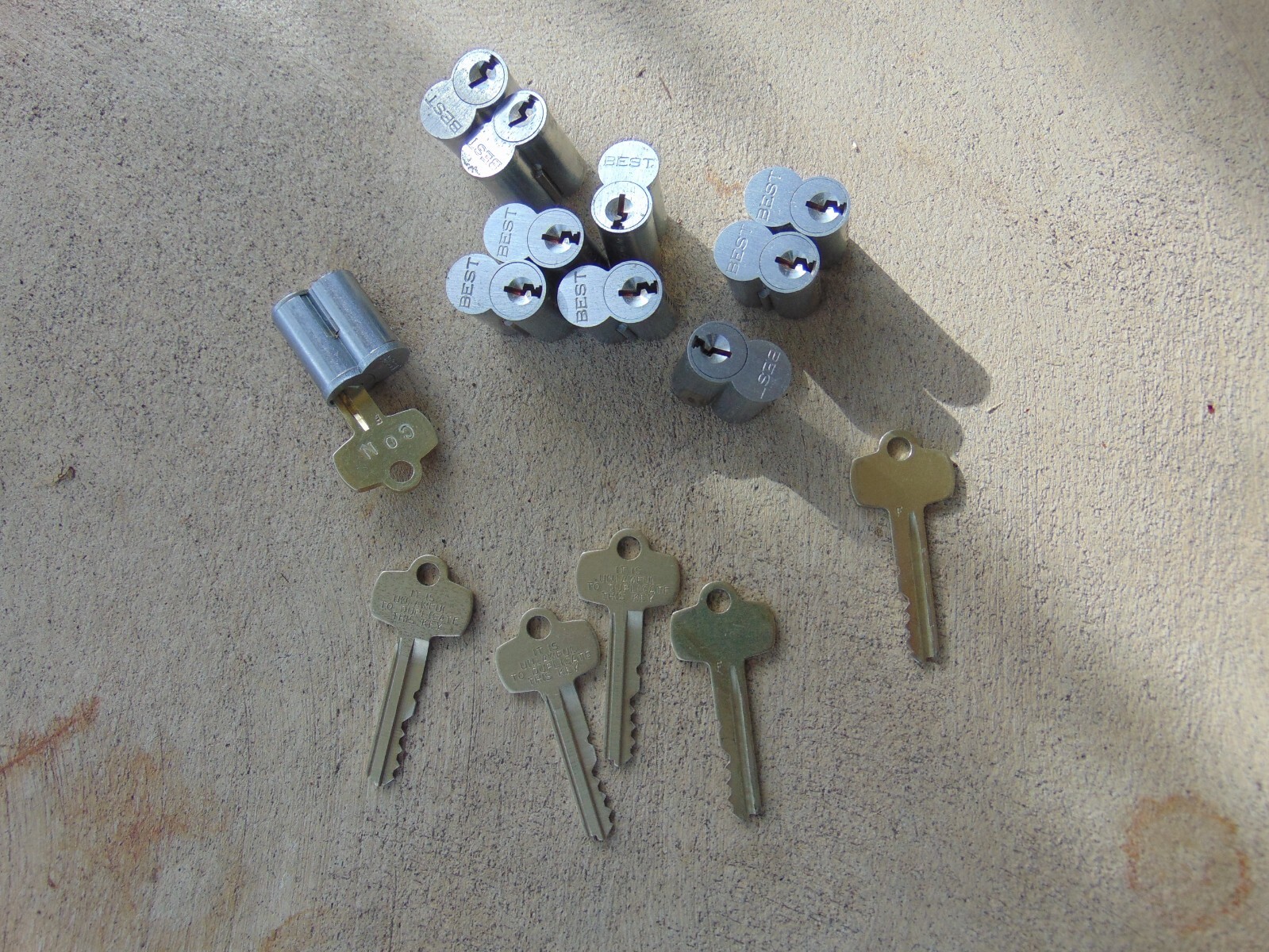 10 - BEST   F   CORES  6 PIN WITH 1 CORE KEY AND 5 KEYS      LOCKSMITH