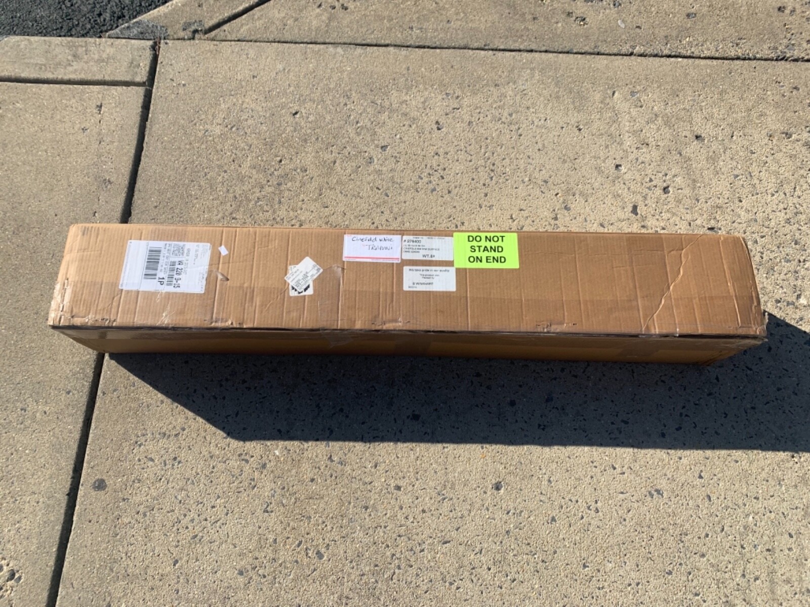 DRAPER CINEFOLD B\B M\W SURFACE ONLY PROJECTOR SCREEN NEW IN OPEN BOX 39” x 70”