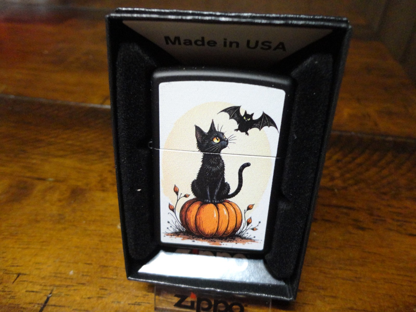 BLACK CAT SITTING ON A PUMPKIN BAT HALLOWEEN ZIPPO LIGHTER MINT IN BOX