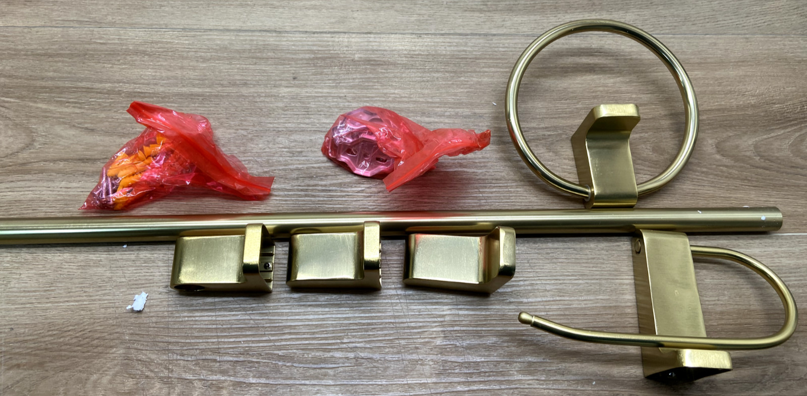 Bellevue GEBHS12224 Quadro 4 Piece Bathroom Hardware Set - Brass READ