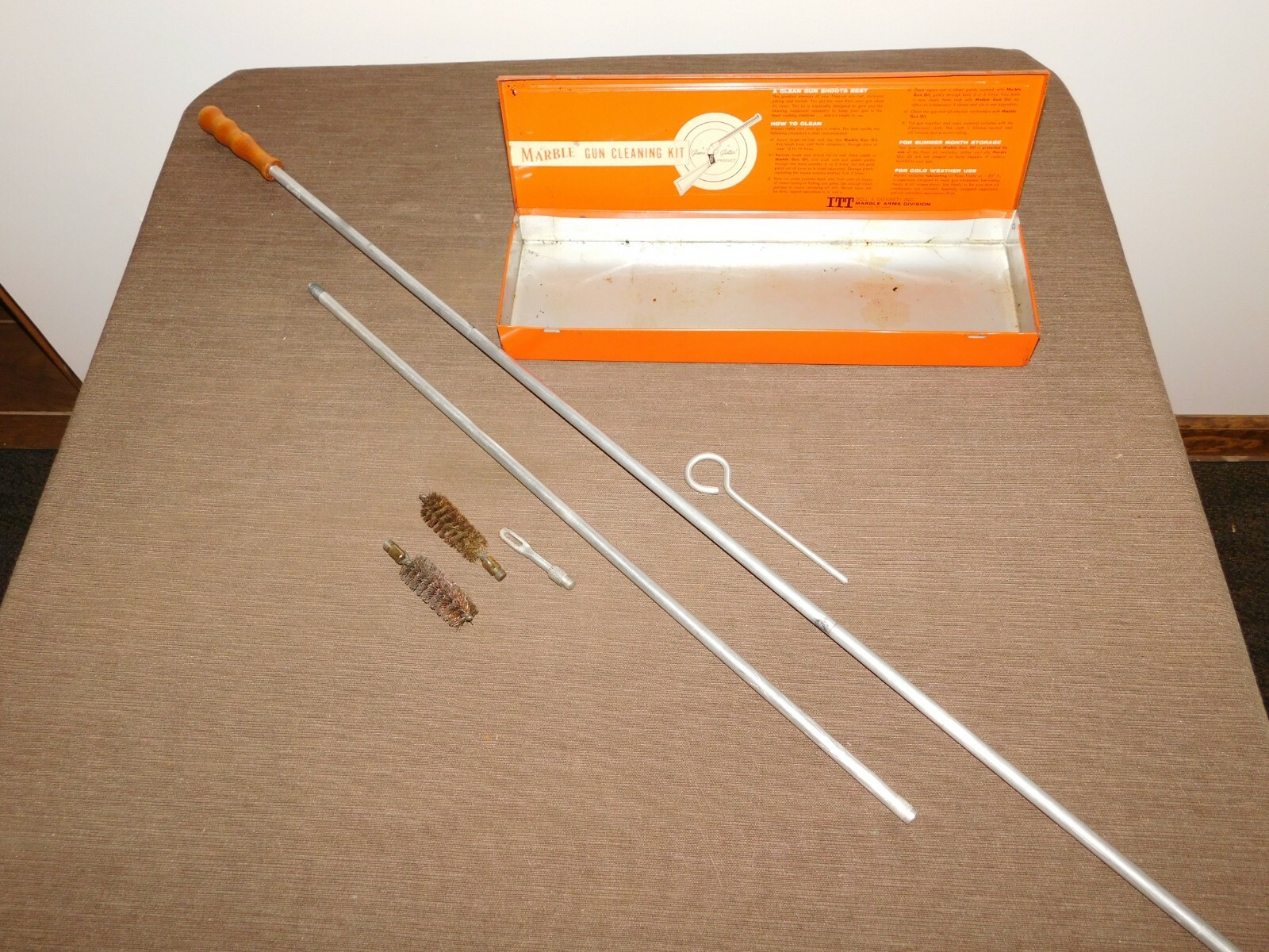 VINTAGE MARBLE METAL BOX GUN CLEANING  RIFLE KIT