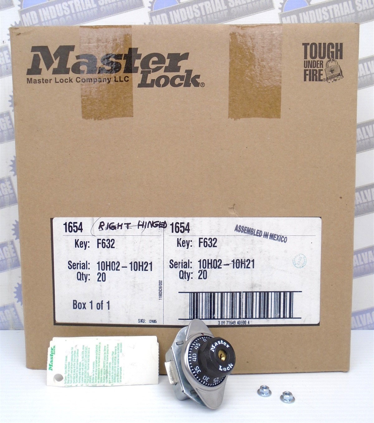 MASTER LOCK - 1654 - BUILT IN COMBO LOCK for RH Hinged LOCKER w/COMBO & NUTS NEW