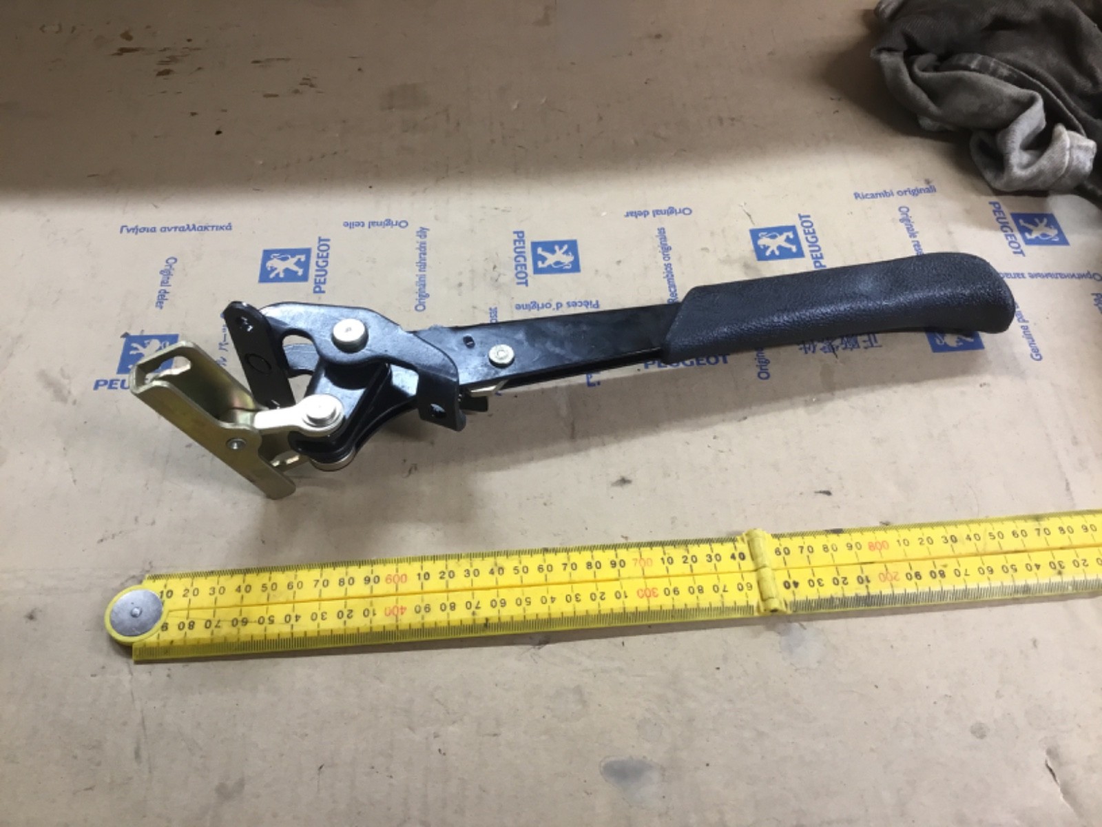 Peugeot 504 saloon sedan handbrake LEVER HANDLE ASSEMBLY MECHANISM 470116