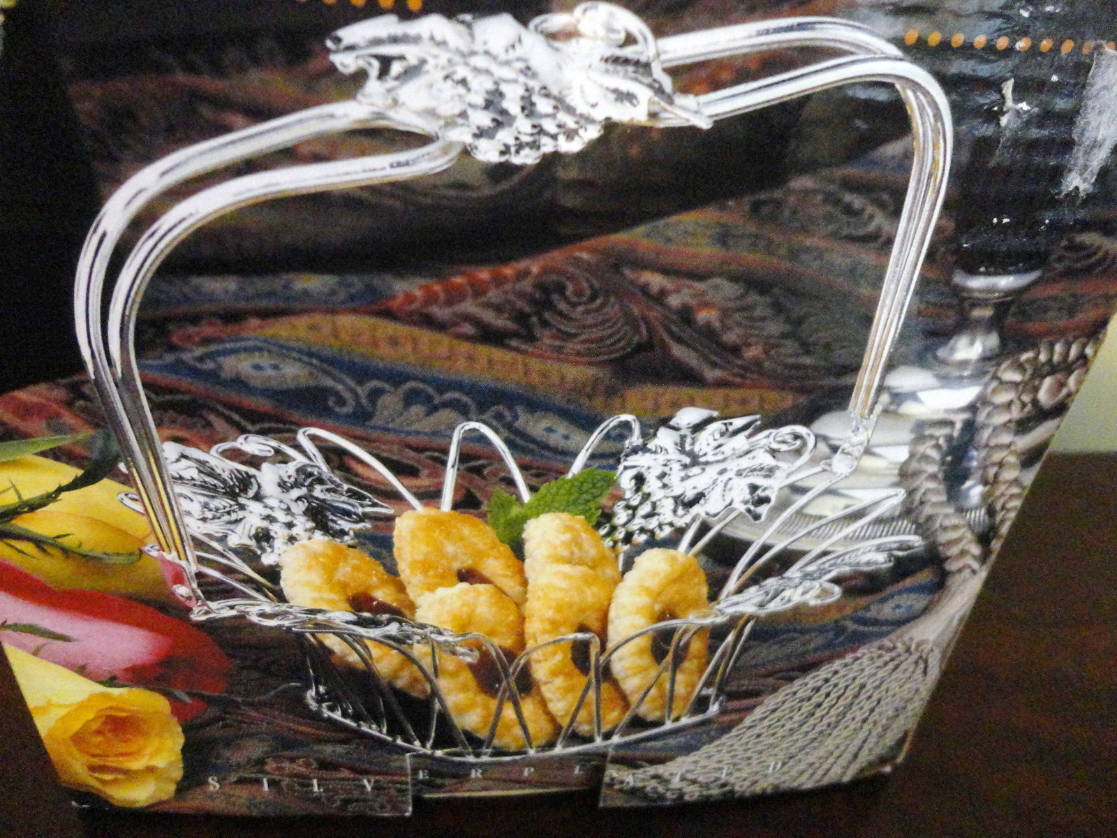 STUDIO SILVERSMITH SILVERPLATED GRAPE BASKET WITH HANDLE