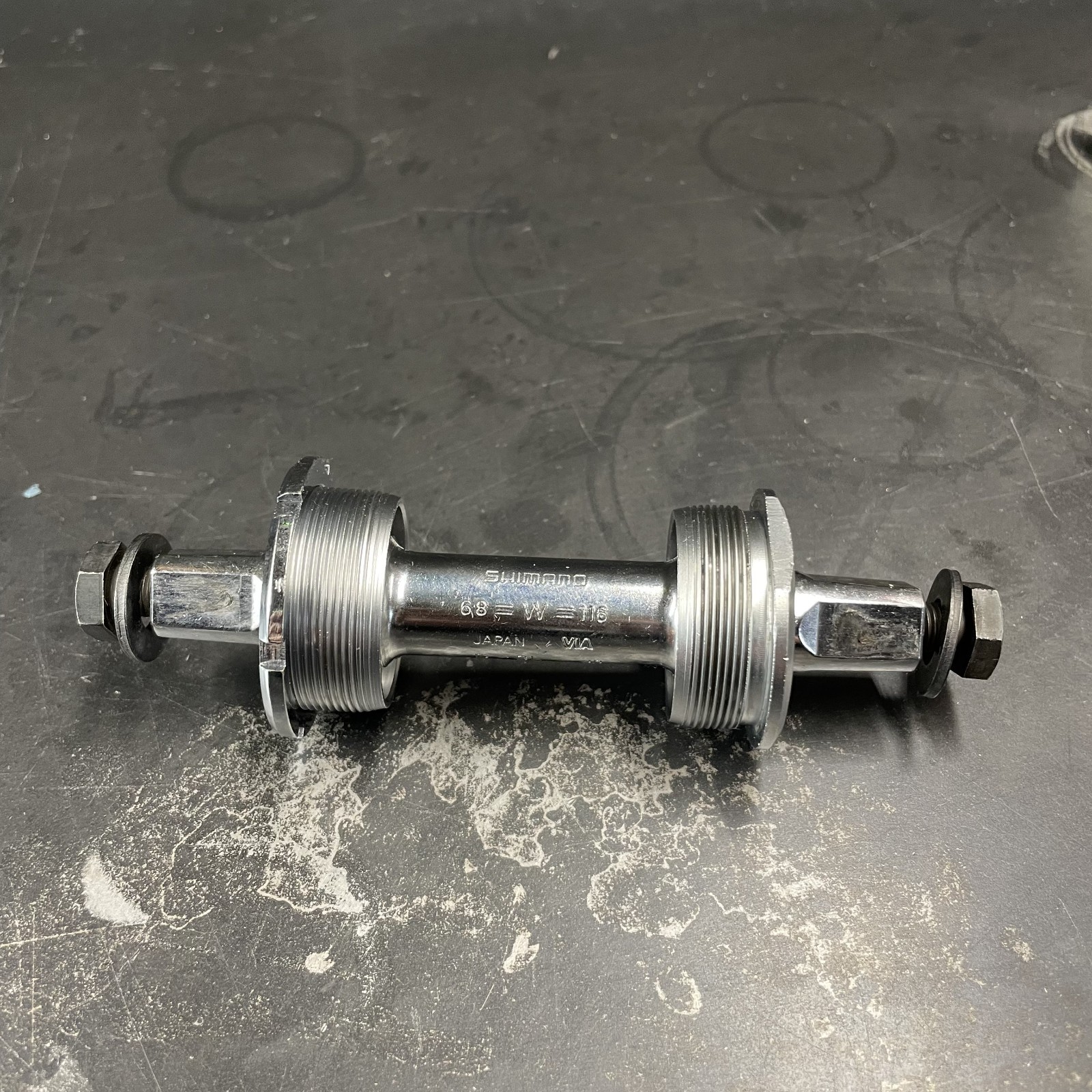 Vintage Shimano 600 6207 Bottom Bracket - 1.37 x 24 ENG - 68 x 116 - Used
