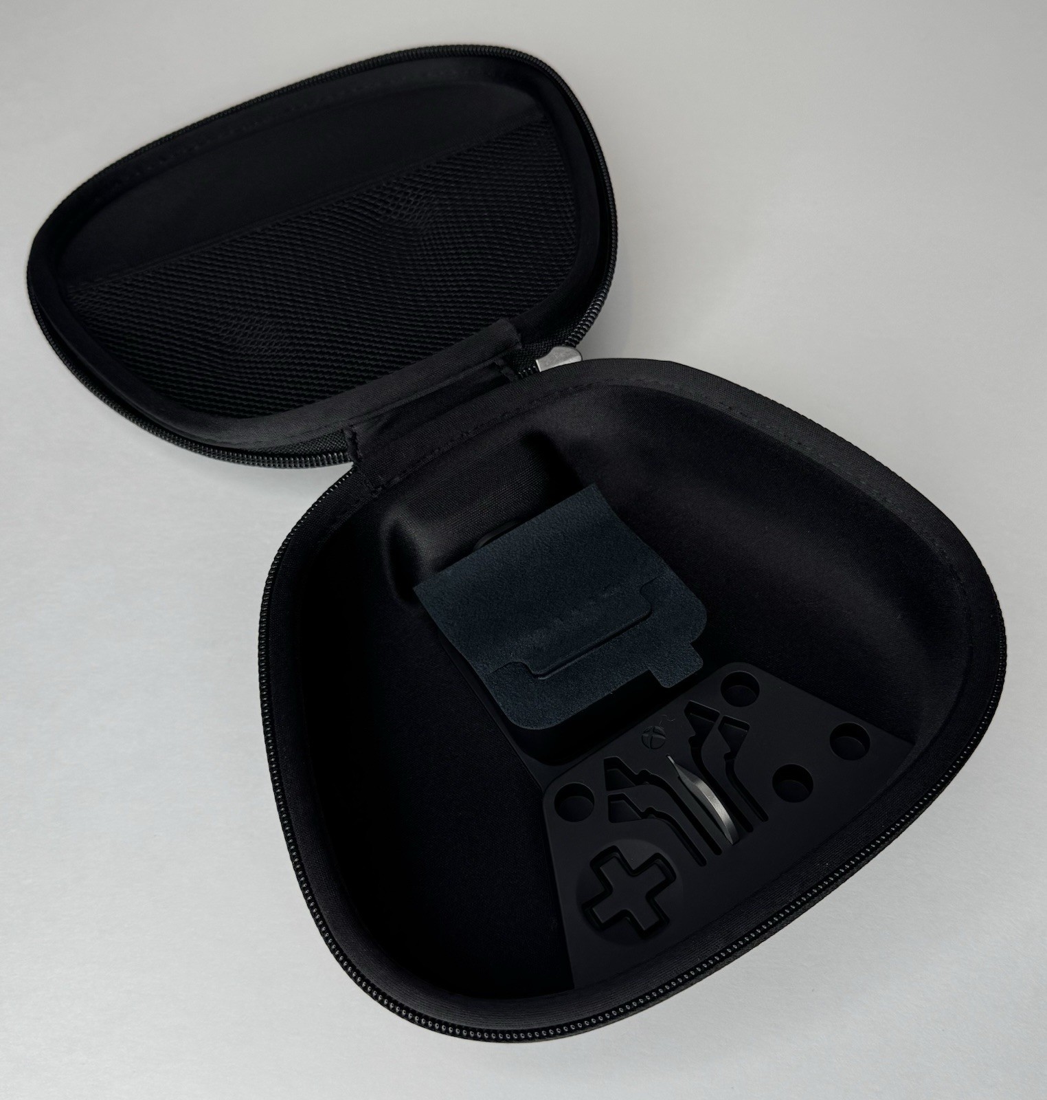 Xbox Model 1924 Charger Case NO CONTROLLER OR PADDLES