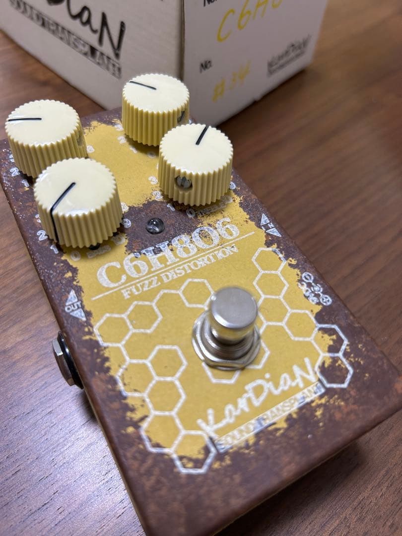 kirdian C6H8O6 Fuzz Distortion