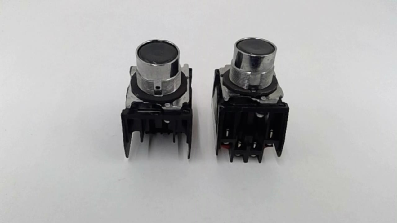 Eaton 10250TD2 Pushbutton On 10250T/E34 Mounting Adapter Lot Of 2
