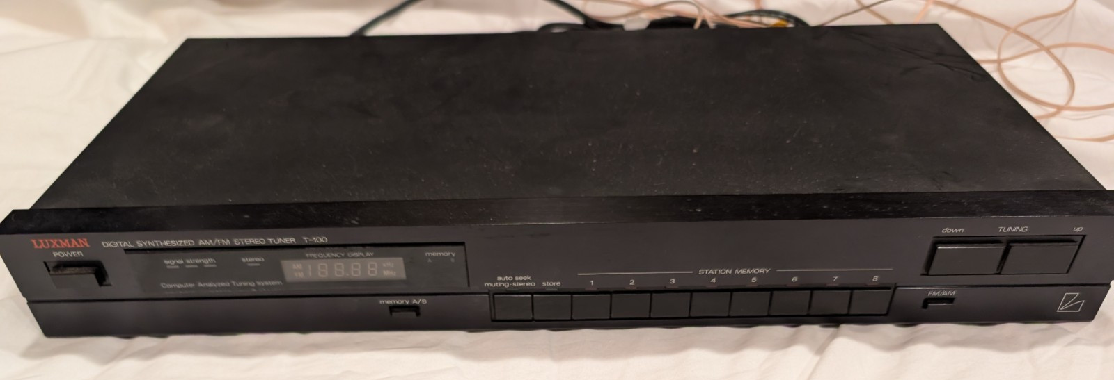 Luxman T-100 AM-FM Tuner with Antenna WATCH VIDEO