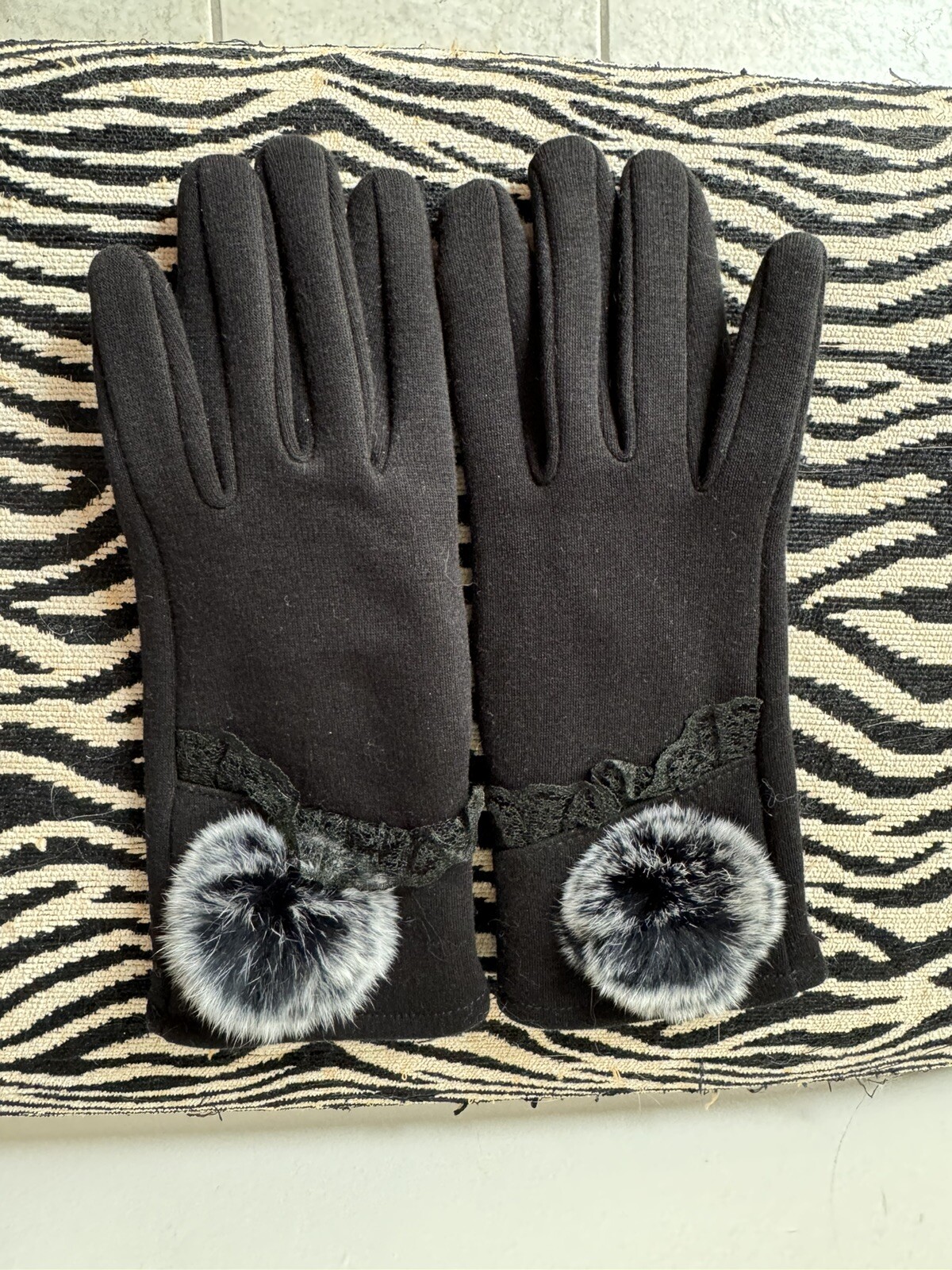 Black Knit Gloves with Rabbit Fur Accent NWOT S/M
