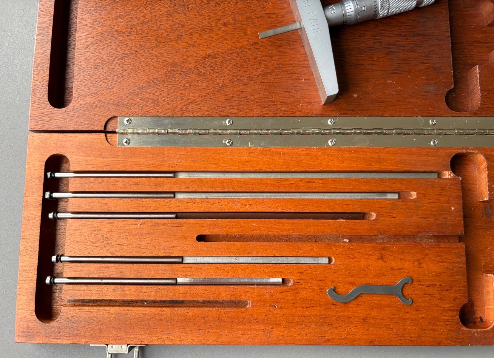 Brown & Sharpe No 406 Depth Mics. (Flat blade type)