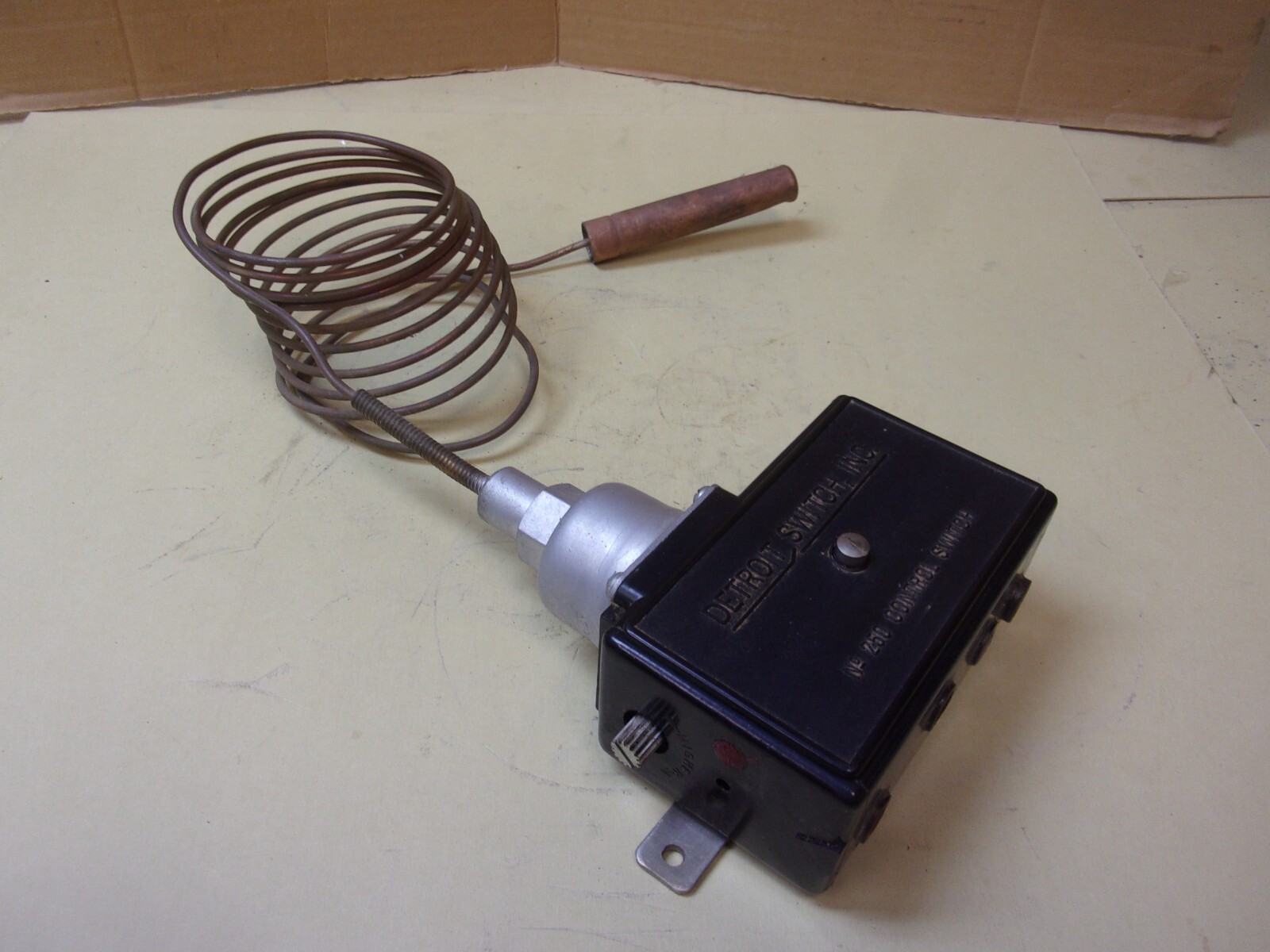 Detroit Switch 7172 Switch 2504618 , 250 Type RL , 70-140°F