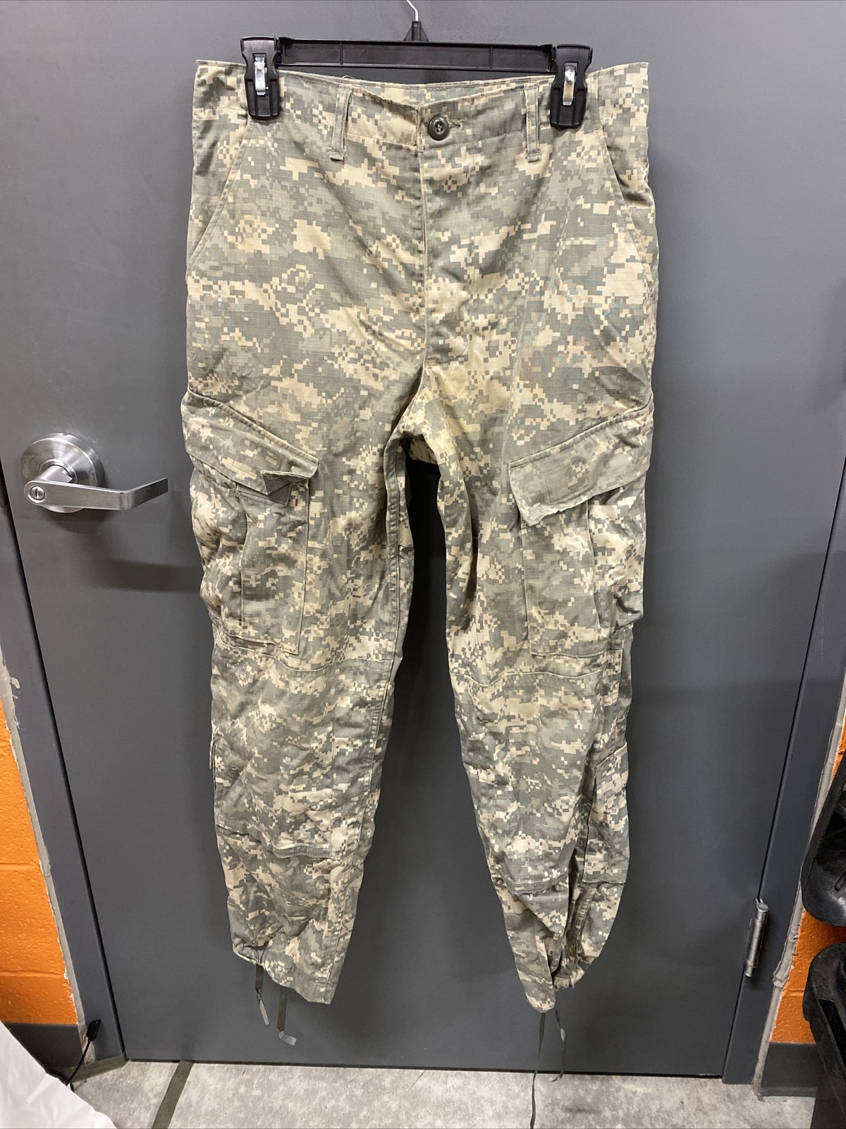 U.S. Army Combat Field Uniform Trousers Size Small-Regular