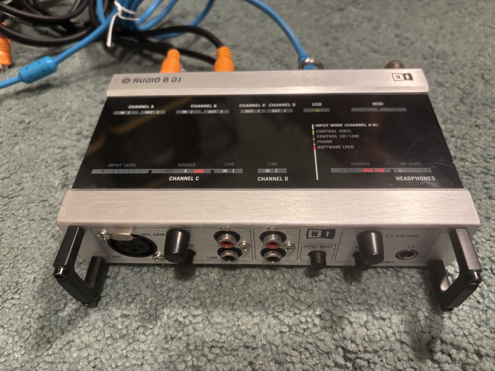 Native Instruments Audio 8 DJ - 4x4 USB Audio Interface Soundcard Traktor