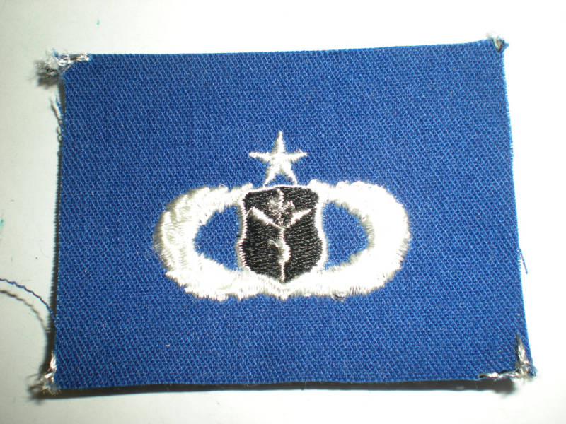 US AIR FORCE METEOROLOGIST LEVEL 7 BADGE -COLOR ON BLUE TWILL