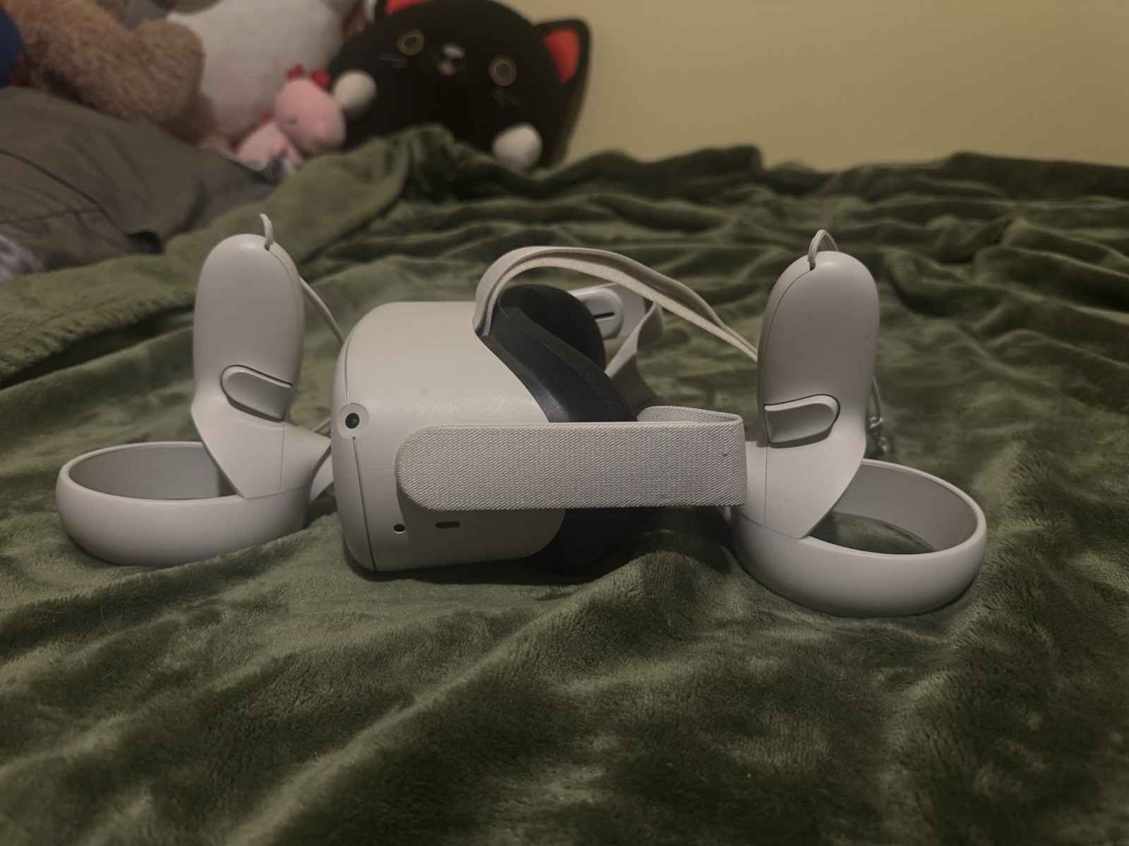 Oculus Meta Quest 2 256GB, White with Controllers - Tested and Working