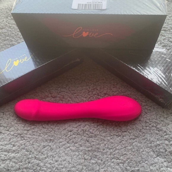 Pink Women Massager NWT Sealed Packaging with USB Charge Cord