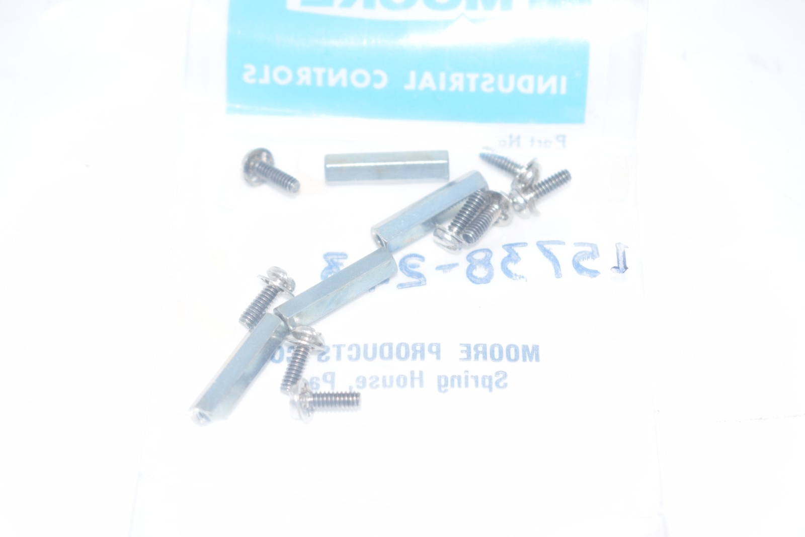 NEW SIEMENS MOORE 15738-243 CONNECTOR PC BOARD STANDOFFS 3/4INCH 4/PK
