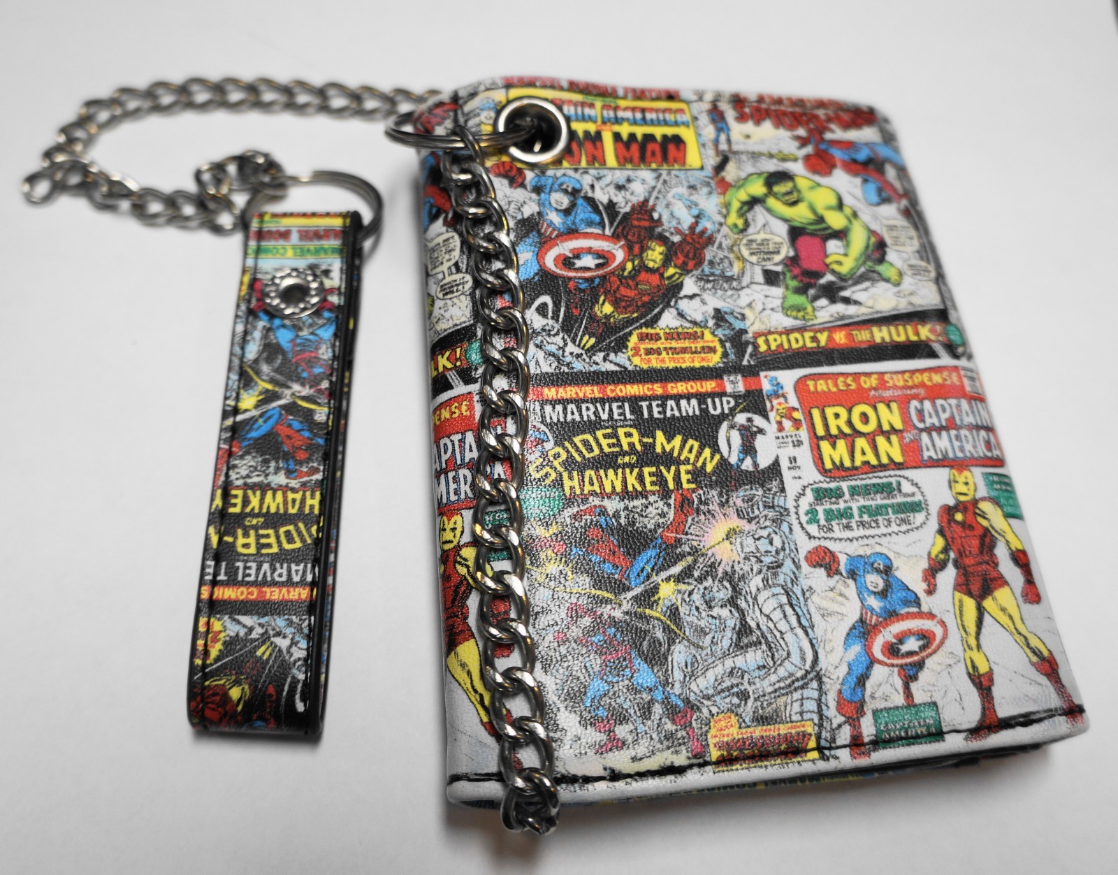 Marvel Avengers Comic Cover Print Vinyl Trifold Doctor Chain Loop