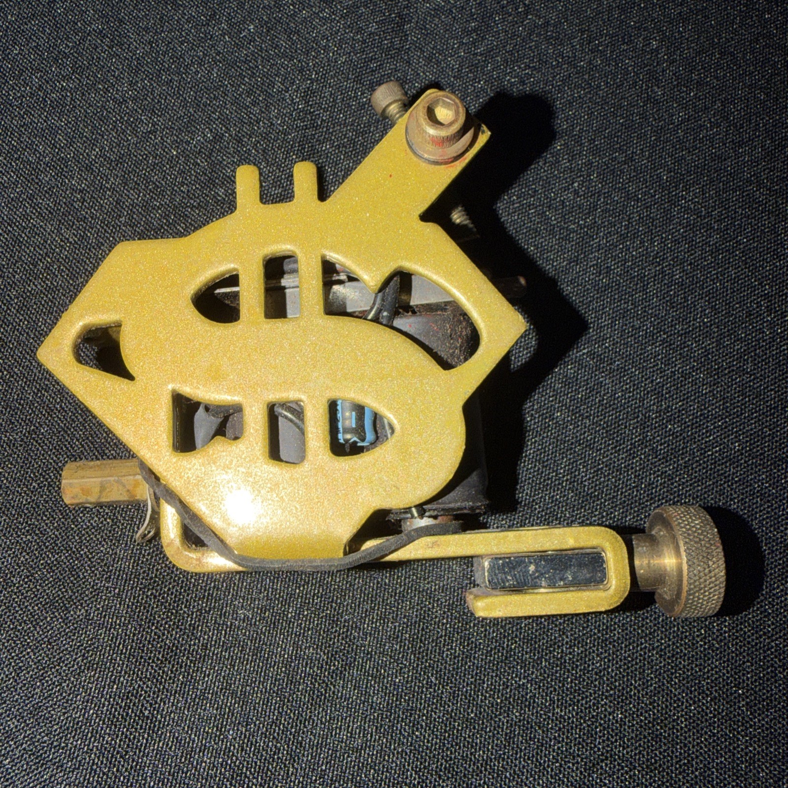 Superior Tattoo Supply Gold Slinger  Coil Tattoo Machine Feature Dollar Sign